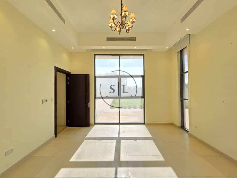 Luxury Modern Villa with Open Living Space - Image 12