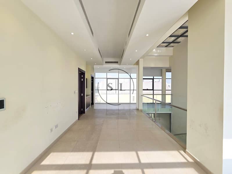 Luxury Modern Villa with Open Living Space - Image 13