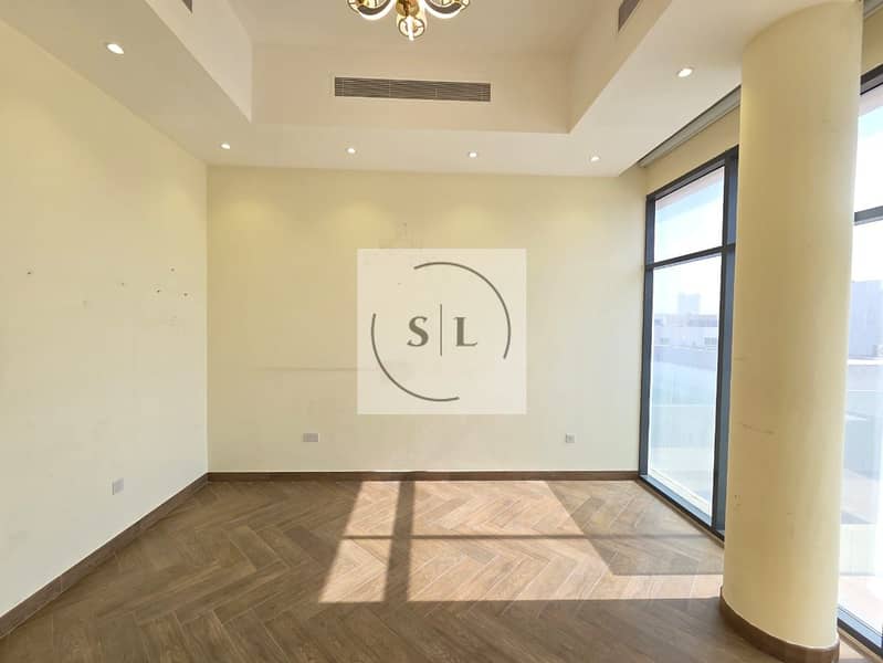 Luxury Modern Villa with Open Living Space - Image 19