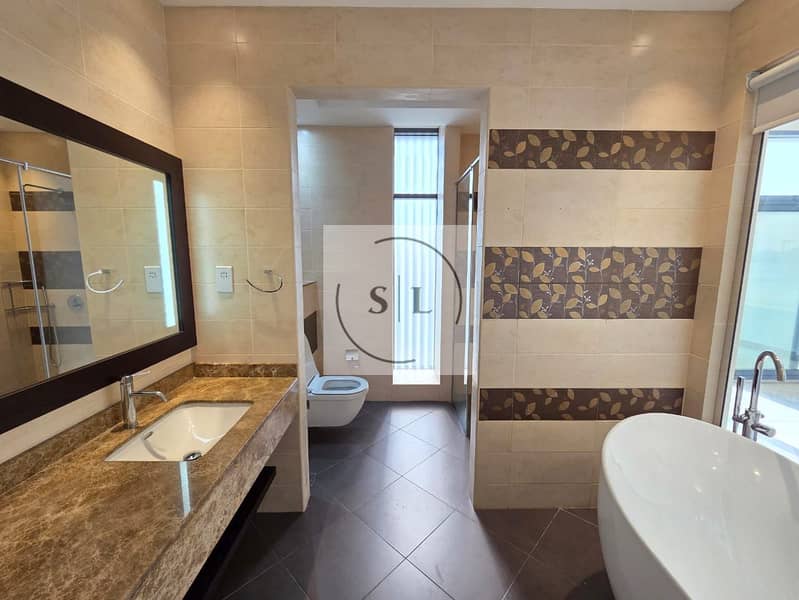 Luxury Modern Villa with Open Living Space - Image 27