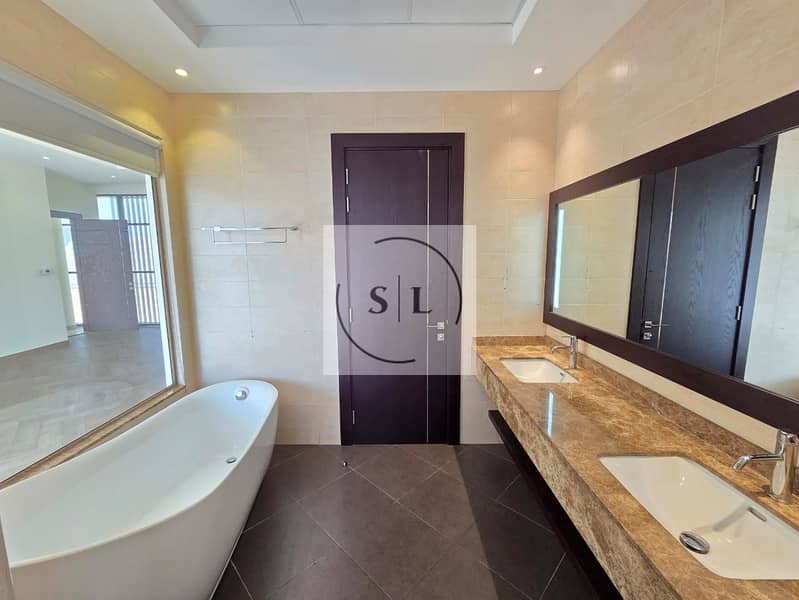 Luxury Modern Villa with Open Living Space - Image 28