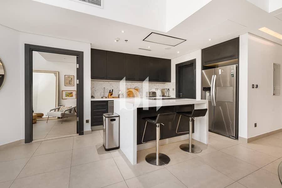 Upgraded Duplex | Lake View | Tenanted