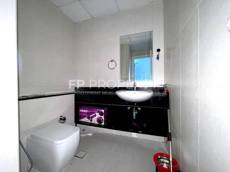 2BHK Luxury I Furnished | High Floor | 360° View - Image 12