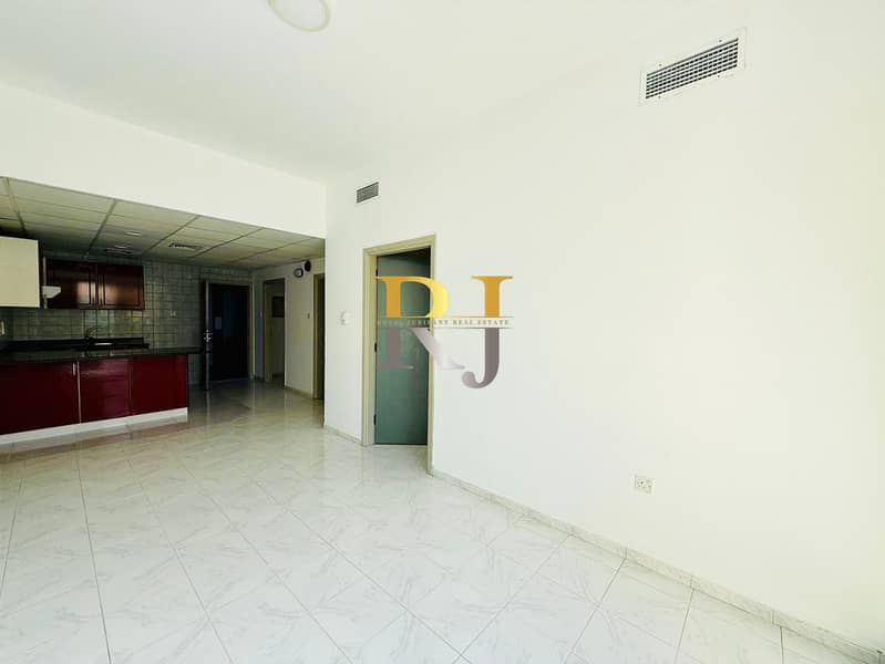 Hot Offer-Ready to move-Prime location. .