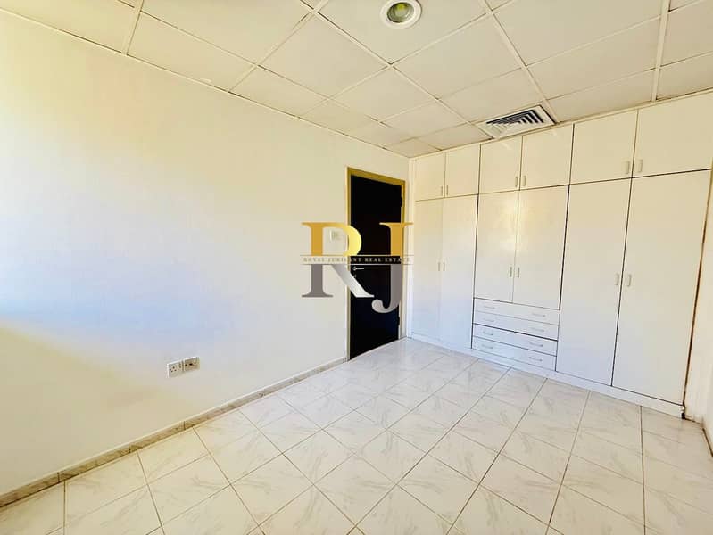 Hot Offer-Ready to move-Prime location. .