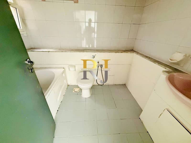 Hot Offer-Ready to move-Prime location. . - Image 10