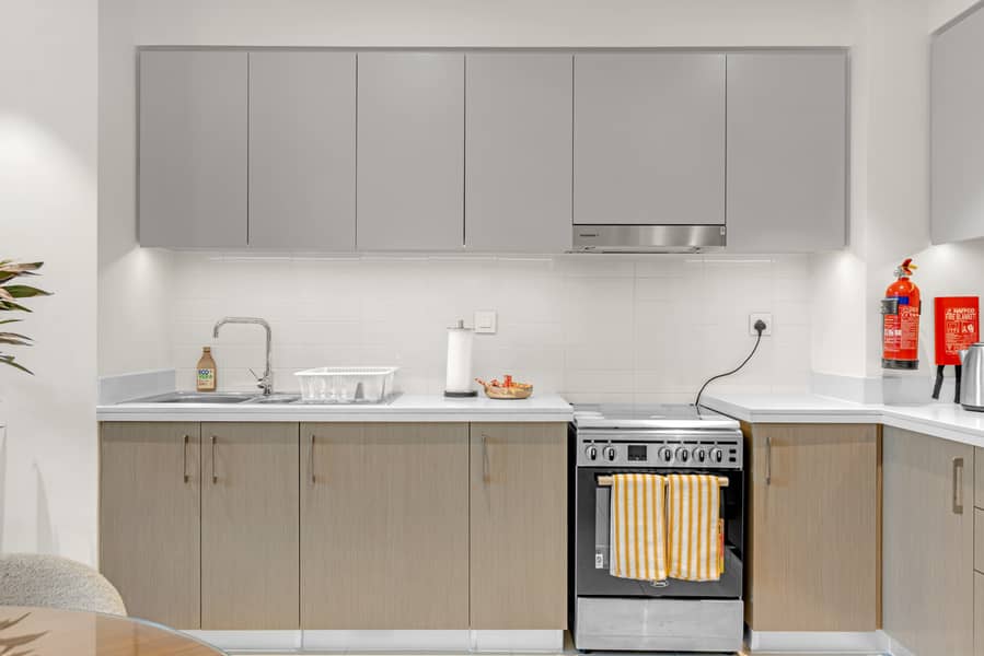 LUXURIOUS FURNISHED | SPACIOUS | BOULEVARD VIEW - Image 9