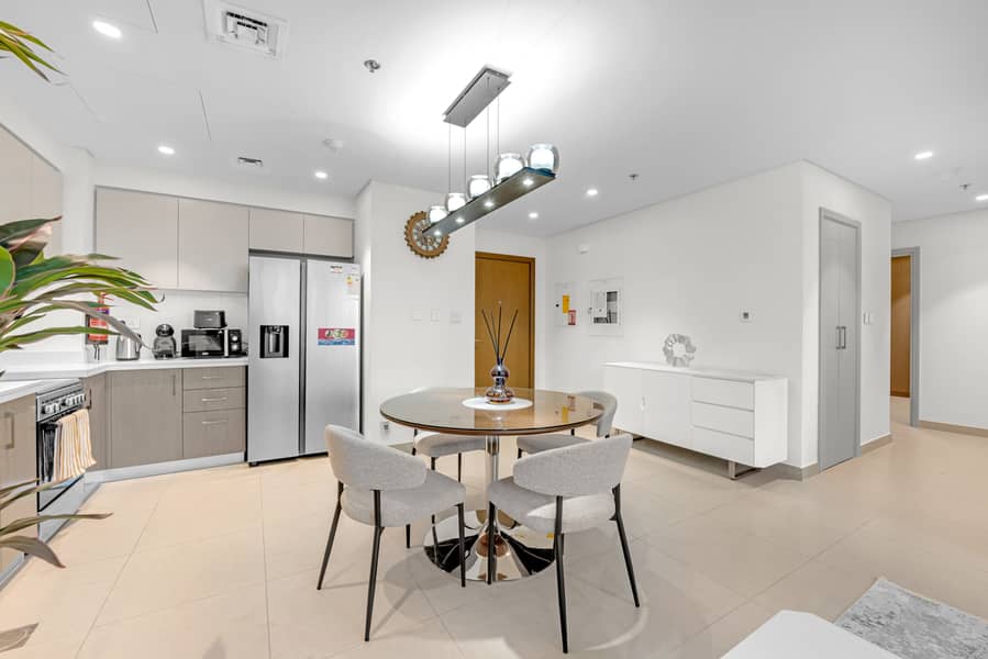 LUXURIOUS FURNISHED | SPACIOUS | BOULEVARD VIEW - Image 10