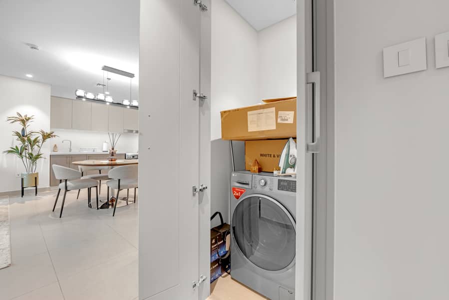 LUXURIOUS FURNISHED | SPACIOUS | BOULEVARD VIEW - Image 12