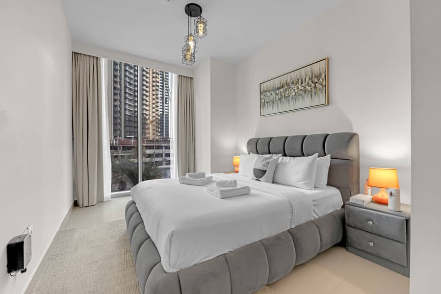 LUXURIOUS FURNISHED | SPACIOUS | BOULEVARD VIEW - Image 13