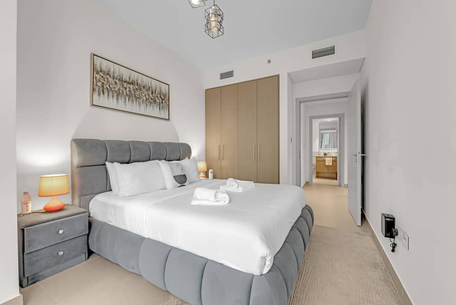 LUXURIOUS FURNISHED | SPACIOUS | BOULEVARD VIEW - Image 14