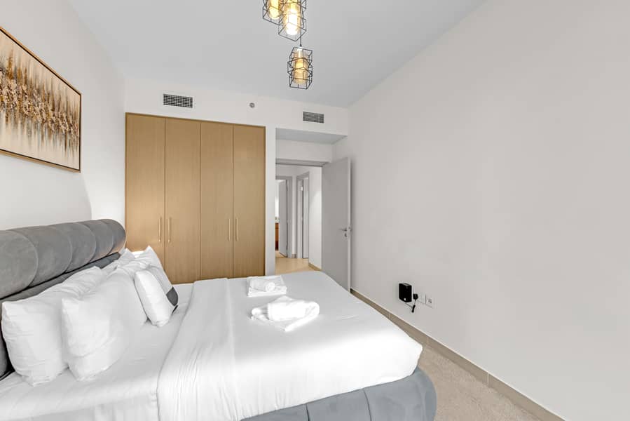 LUXURIOUS FURNISHED | SPACIOUS | BOULEVARD VIEW - Image 16