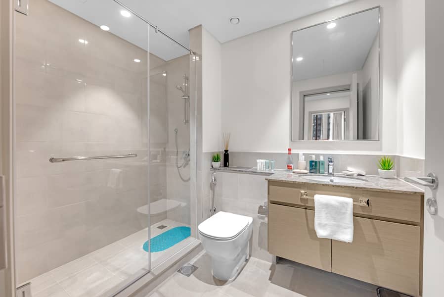 LUXURIOUS FURNISHED | SPACIOUS | BOULEVARD VIEW - Image 18