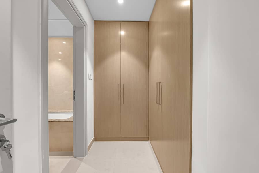 LUXURIOUS FURNISHED | SPACIOUS | BOULEVARD VIEW - Image 20