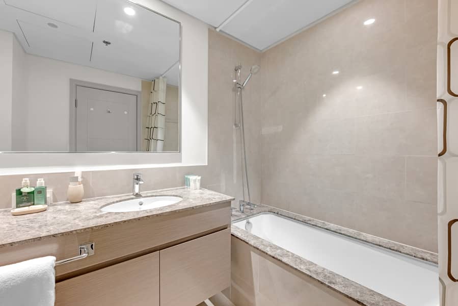 LUXURIOUS FURNISHED | SPACIOUS | BOULEVARD VIEW - Image 27