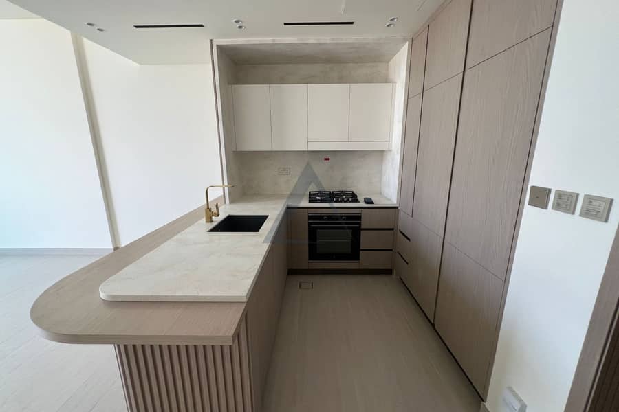 Luxurious 1 BHK| Bright & Spacious| Open Kitchen