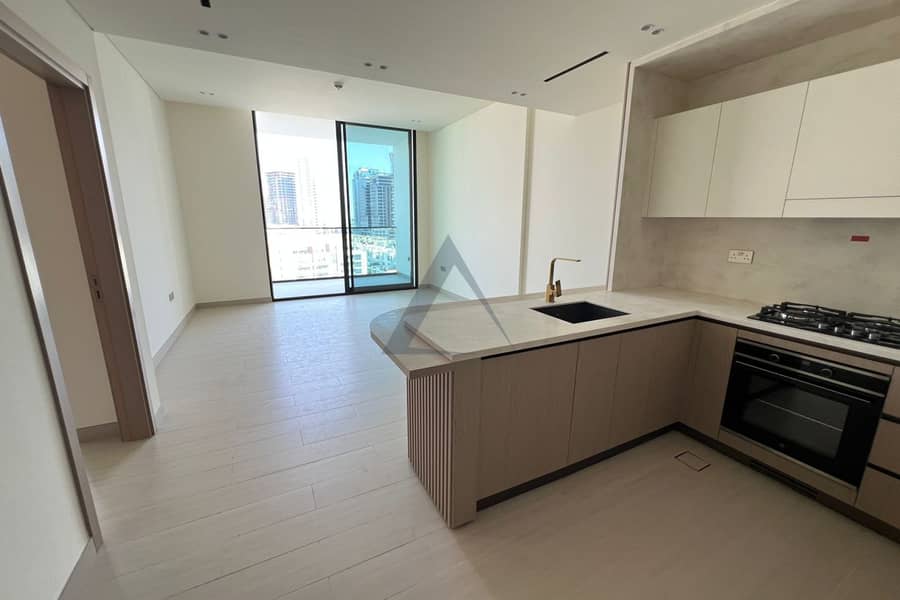 Luxurious 1 BHK| Bright & Spacious| Open Kitchen - Image 6