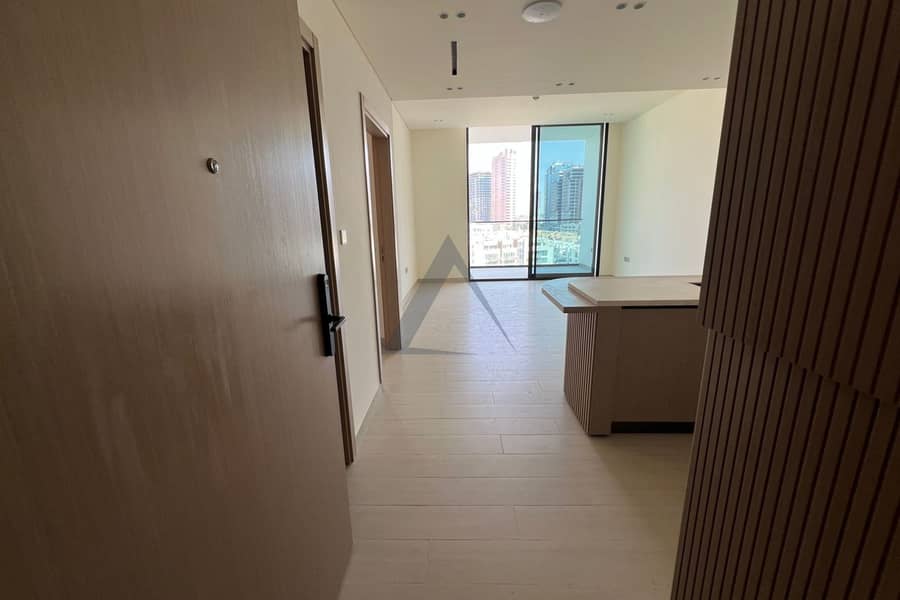 Luxurious 1 BHK| Bright & Spacious| Open Kitchen - Image 8