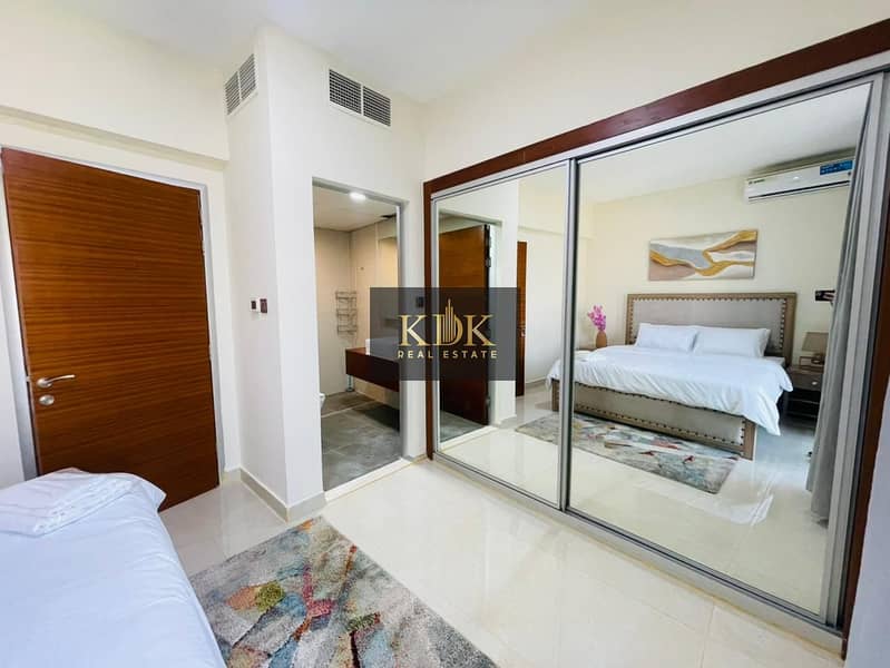 4 bed | Best Ammenities | Spacious - Image 11