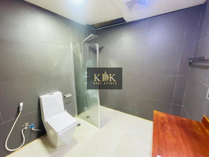 4 bed | Best Ammenities | Spacious - Image 13