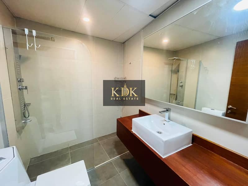 4 bed | Best Ammenities | Spacious - Image 15