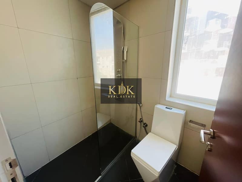 4 bed | Best Ammenities | Spacious - Image 19