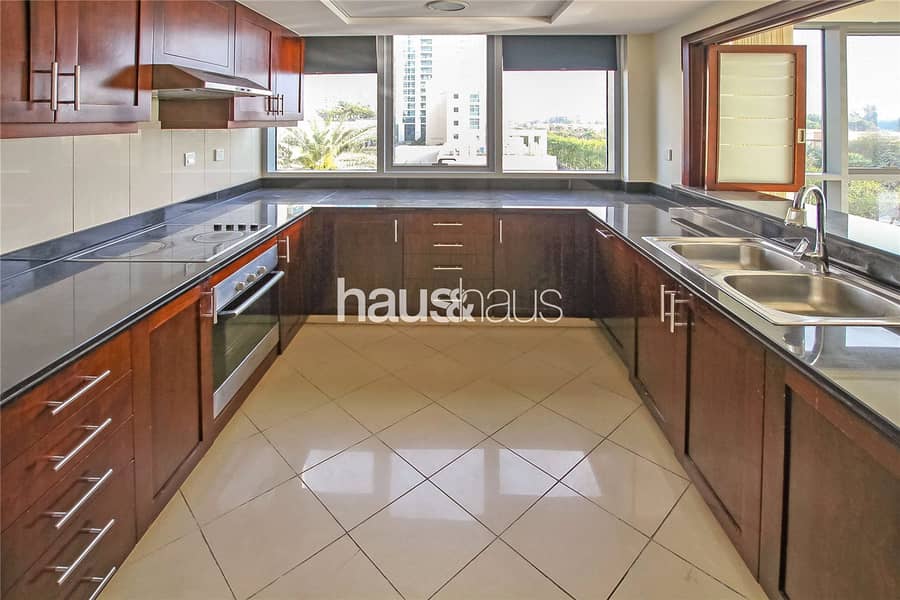Spacious 3 Bed | 2 Balconies | Stunning Views