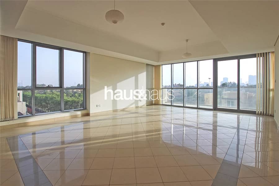 Spacious 3 Bed | 2 Balconies | Stunning Views - Image 6