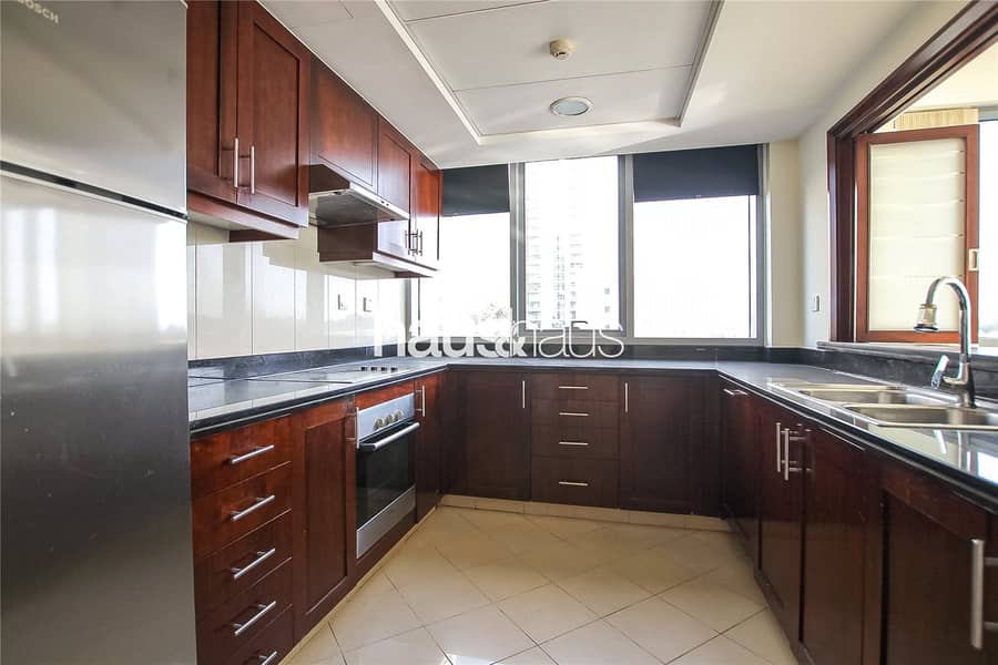 Spacious 3 Bed | 2 Balconies | Stunning Views - Image 8