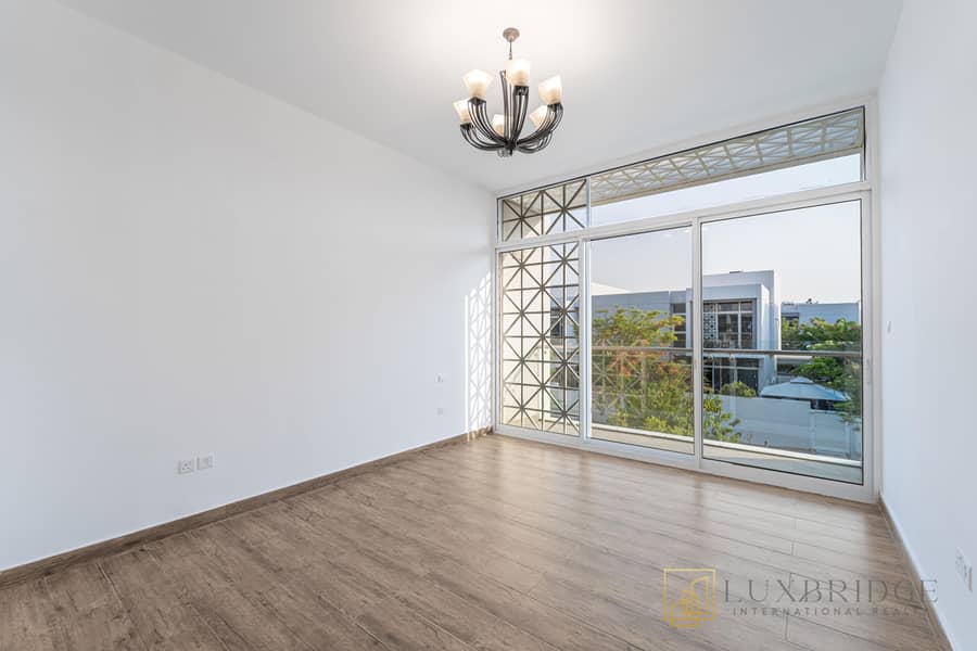 Single Row | Upgraded | Vacant Soon - Image 6