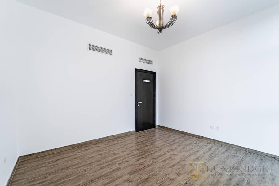 Single Row | Upgraded | Vacant Soon - Image 8