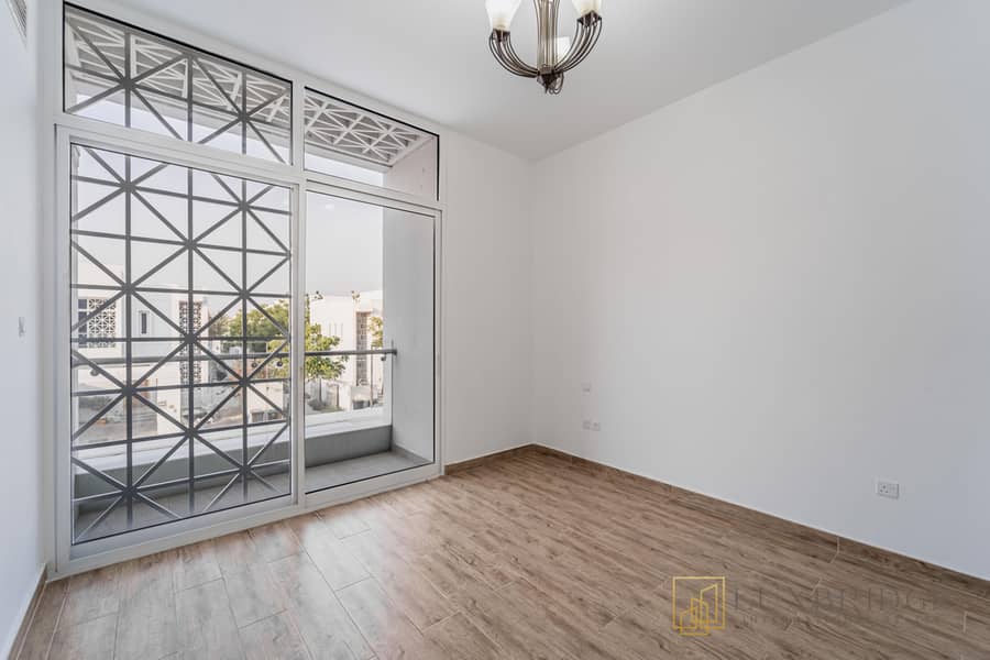 Single Row | Upgraded | Vacant Soon - Image 9