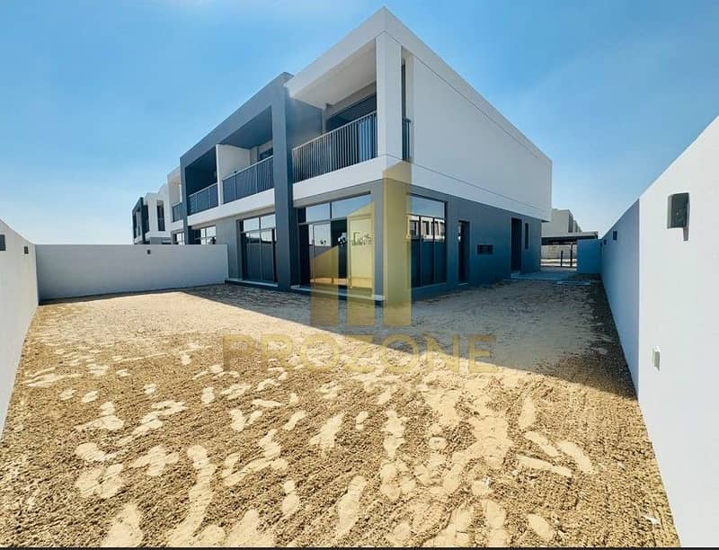 Spacious Layout| Single Row| Behind Park| Hot Deal