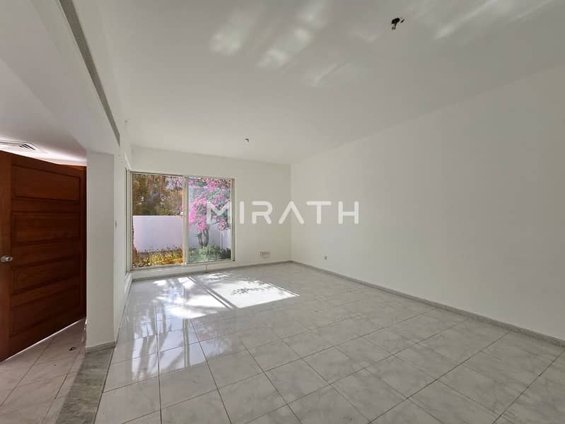 3BR Single-storey Villa with Maid's room| Spacious - Image 13