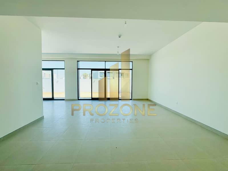 Spacious Layout| Single Row| Behind Park| Hot Deal