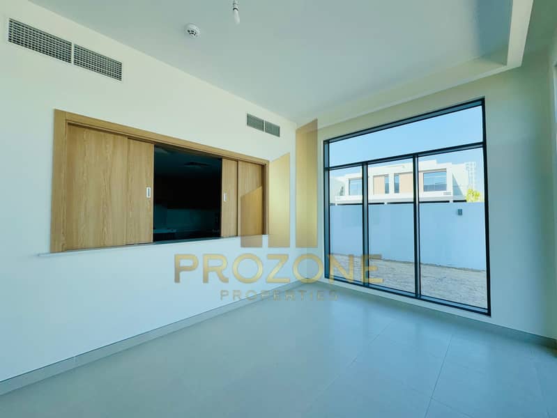 Spacious Layout| Single Row| Behind Park| Hot Deal - Image 7