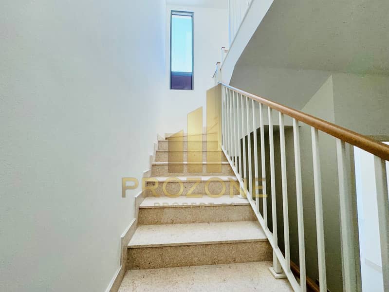 Spacious Layout| Single Row| Behind Park| Hot Deal - Image 10