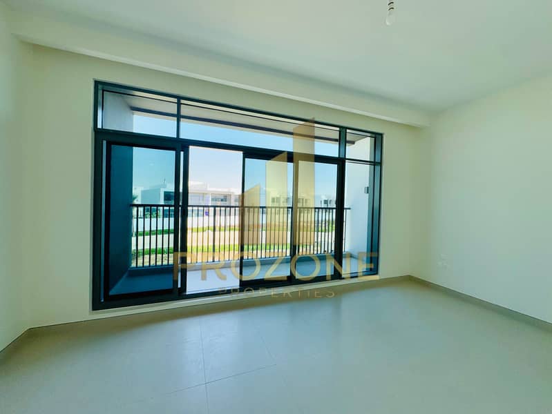 Spacious Layout| Single Row| Behind Park| Hot Deal - Image 12