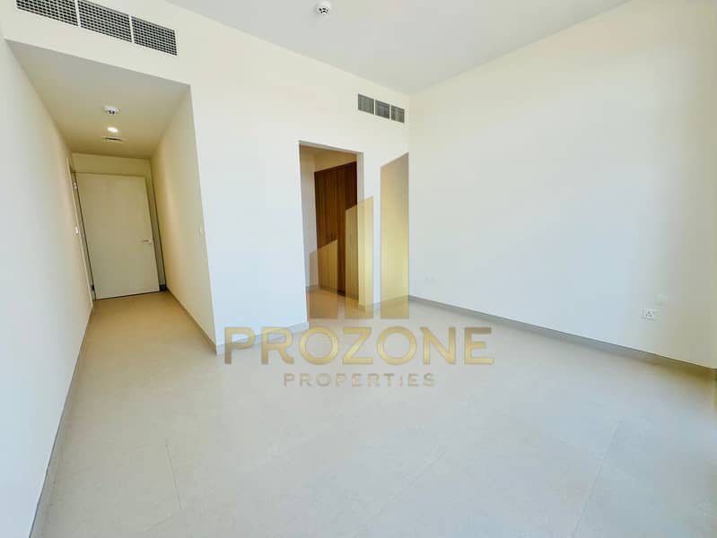 Spacious Layout| Single Row| Behind Park| Hot Deal - Image 15