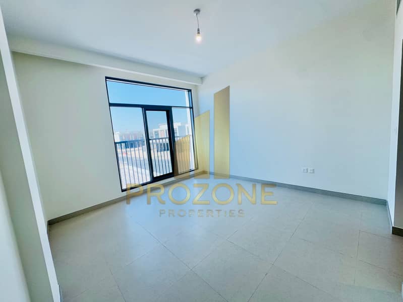 Spacious Layout| Single Row| Behind Park| Hot Deal - Image 16