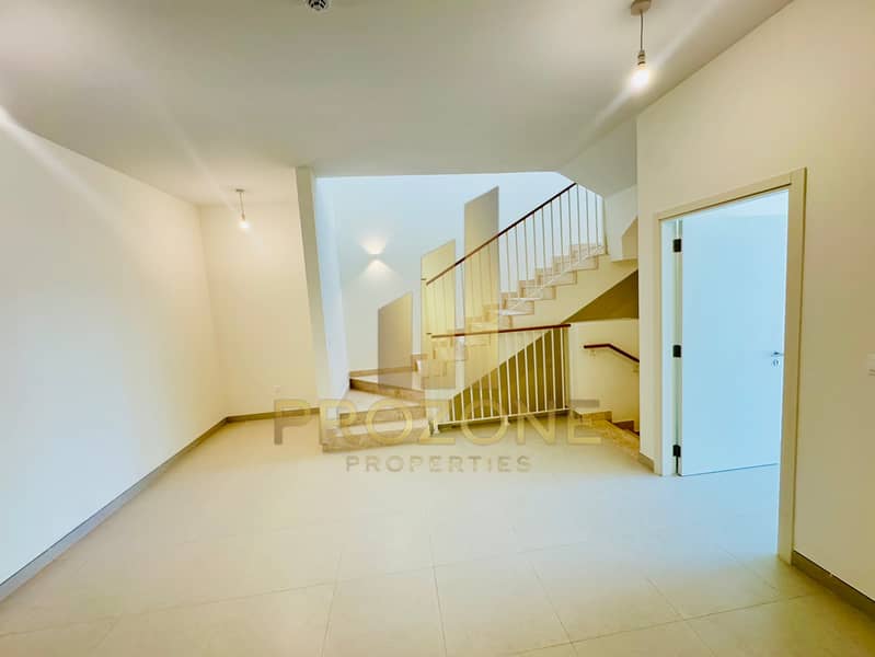 Spacious Layout| Single Row| Behind Park| Hot Deal - Image 24