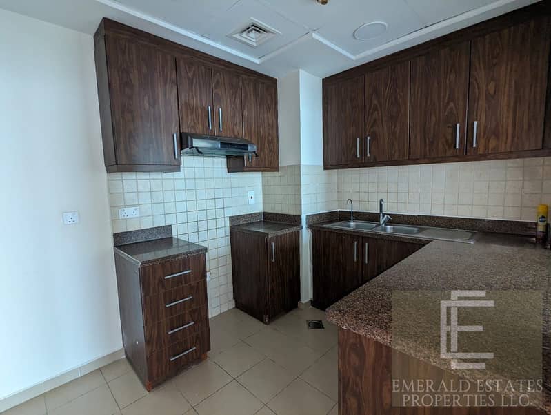 SPACIOUS 2 BR | SHEIKH ZAYED VIEW | HIGH FLOOR - Image 11