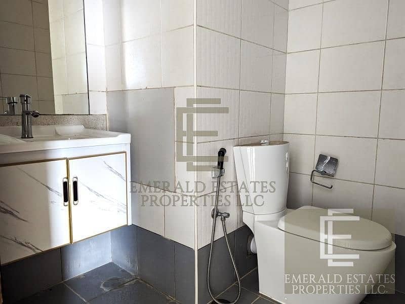 SPACIOUS 2 BR | SHEIKH ZAYED VIEW | HIGH FLOOR - Image 15