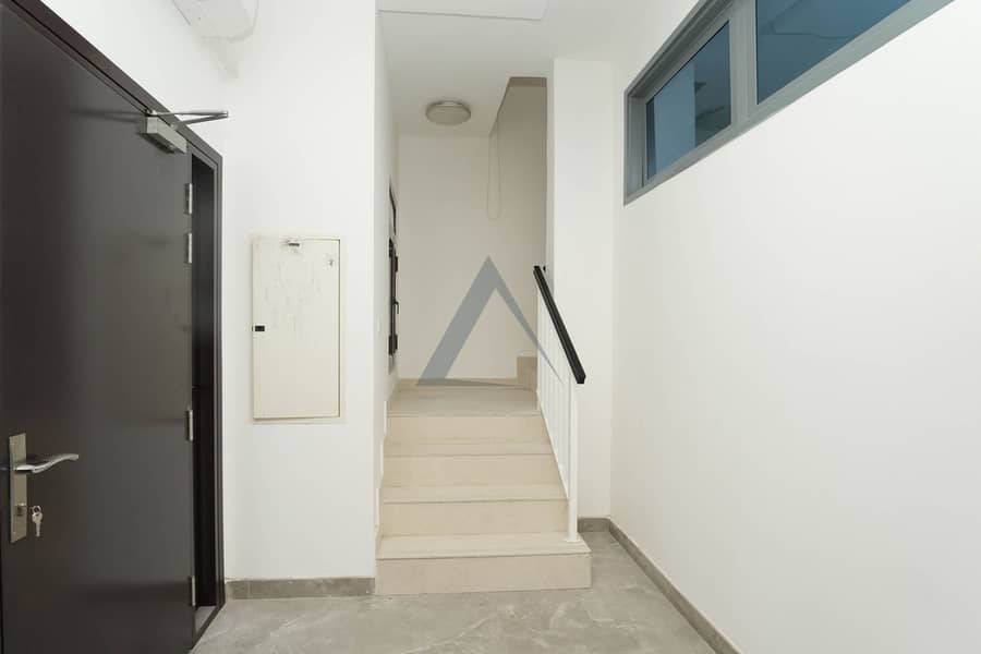 Vacant | Spacious | Prime location - Image 6