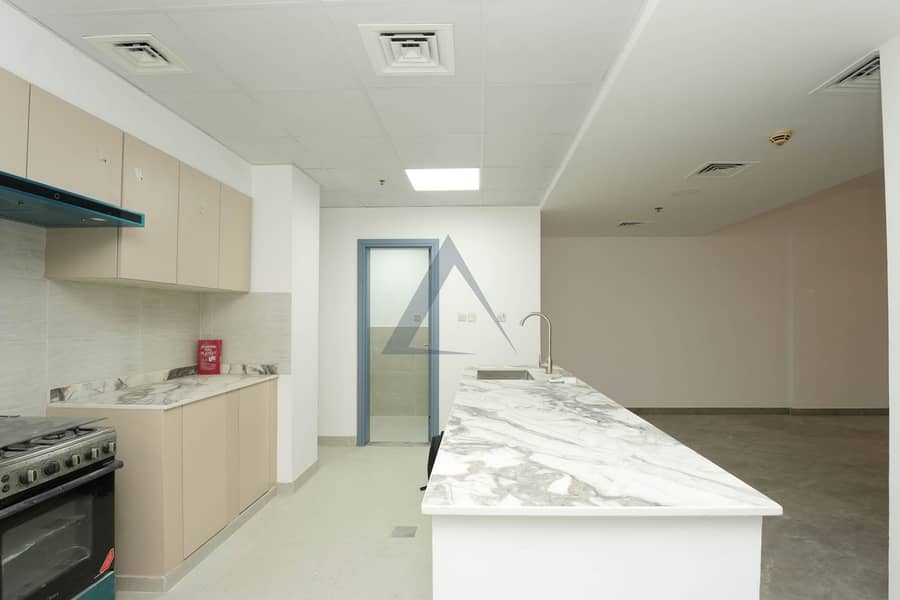 Vacant | Spacious | Prime location - Image 8