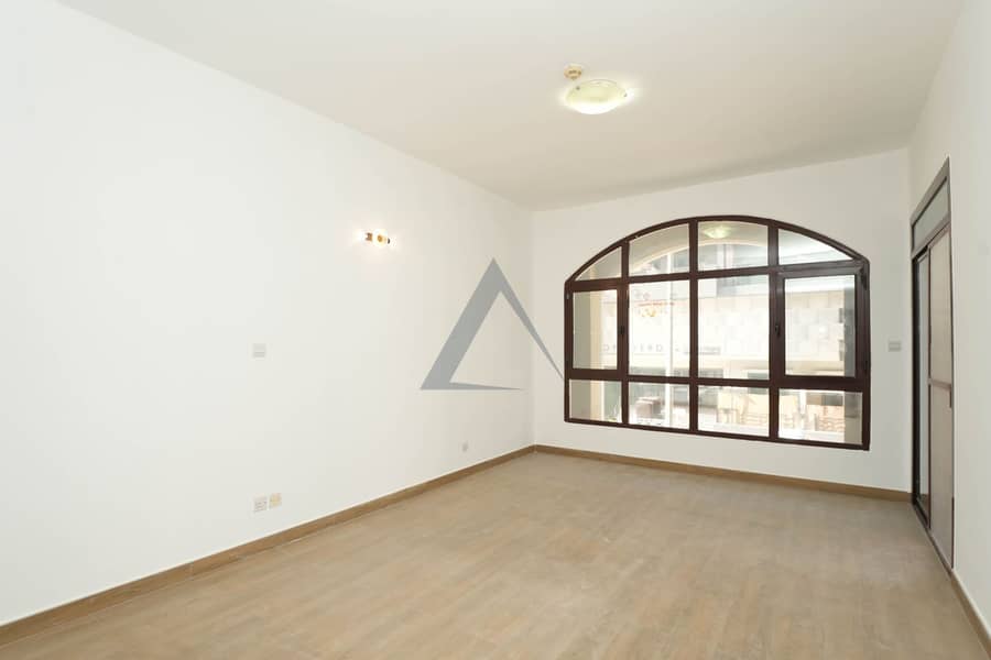 Vacant | Spacious | Prime location - Image 14