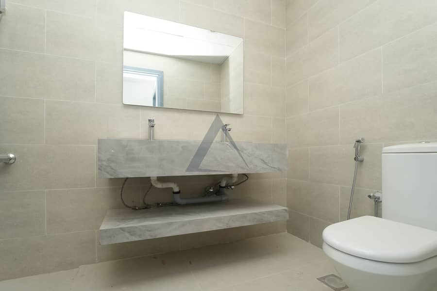 Vacant | Spacious | Prime location - Image 18