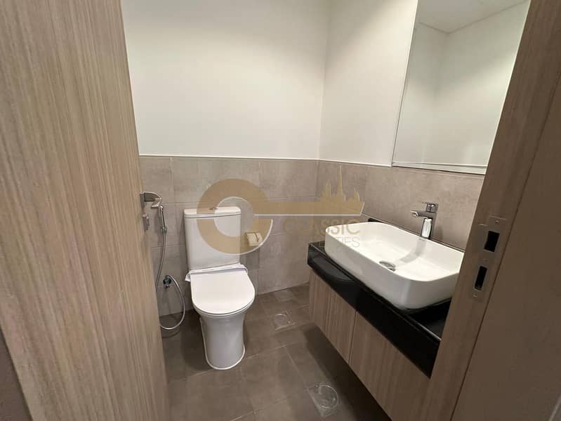 Modern 3BR with Garden | Ideal Investment - Image 8