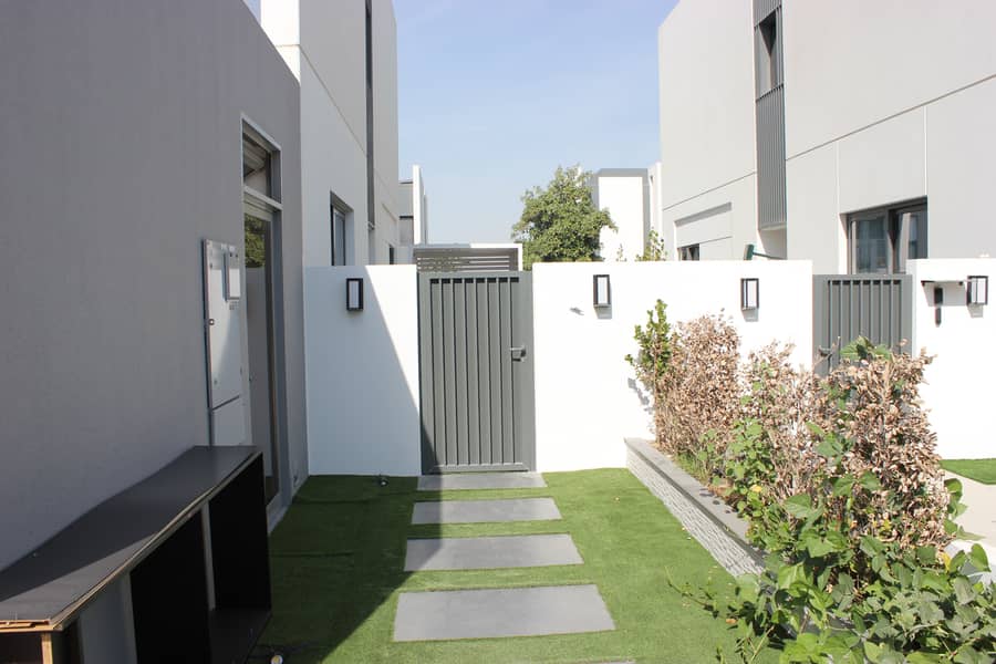 VACANT | CORNER UNIT | UPGRADED