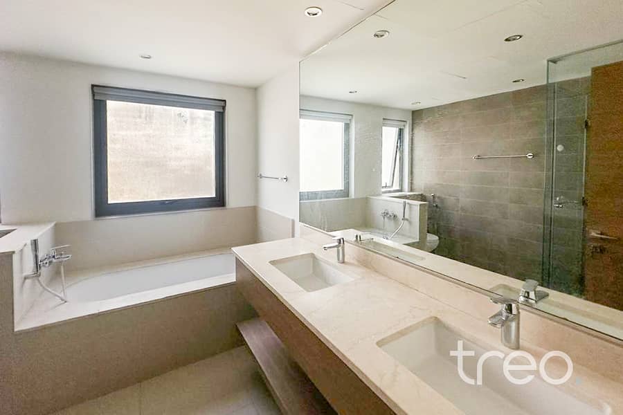 4 Bed | Single Row | Prime | Spacious - Image 11